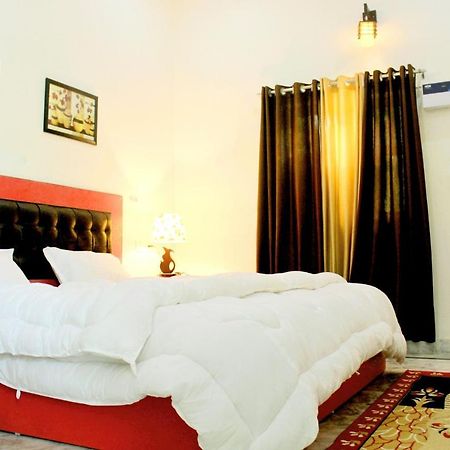 Taj Castle A Boutique Homestay アーグラ エクステリア 写真