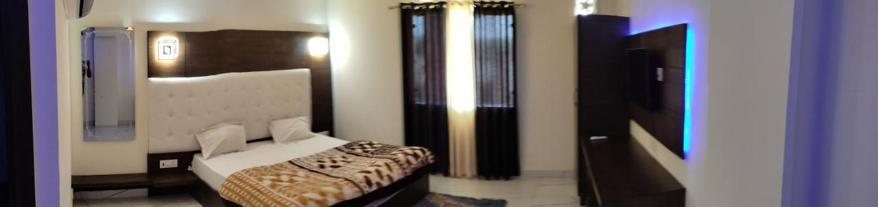 Taj Castle A Boutique Homestay アーグラ エクステリア 写真